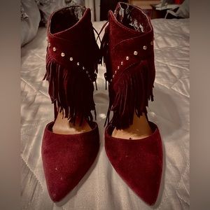 Cute maroon fringed heels!!